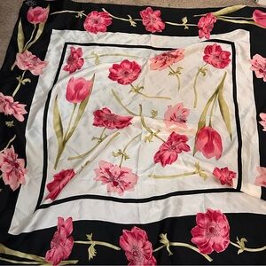 Oscar de la Renta Black and White Floral scarf hankies hanky